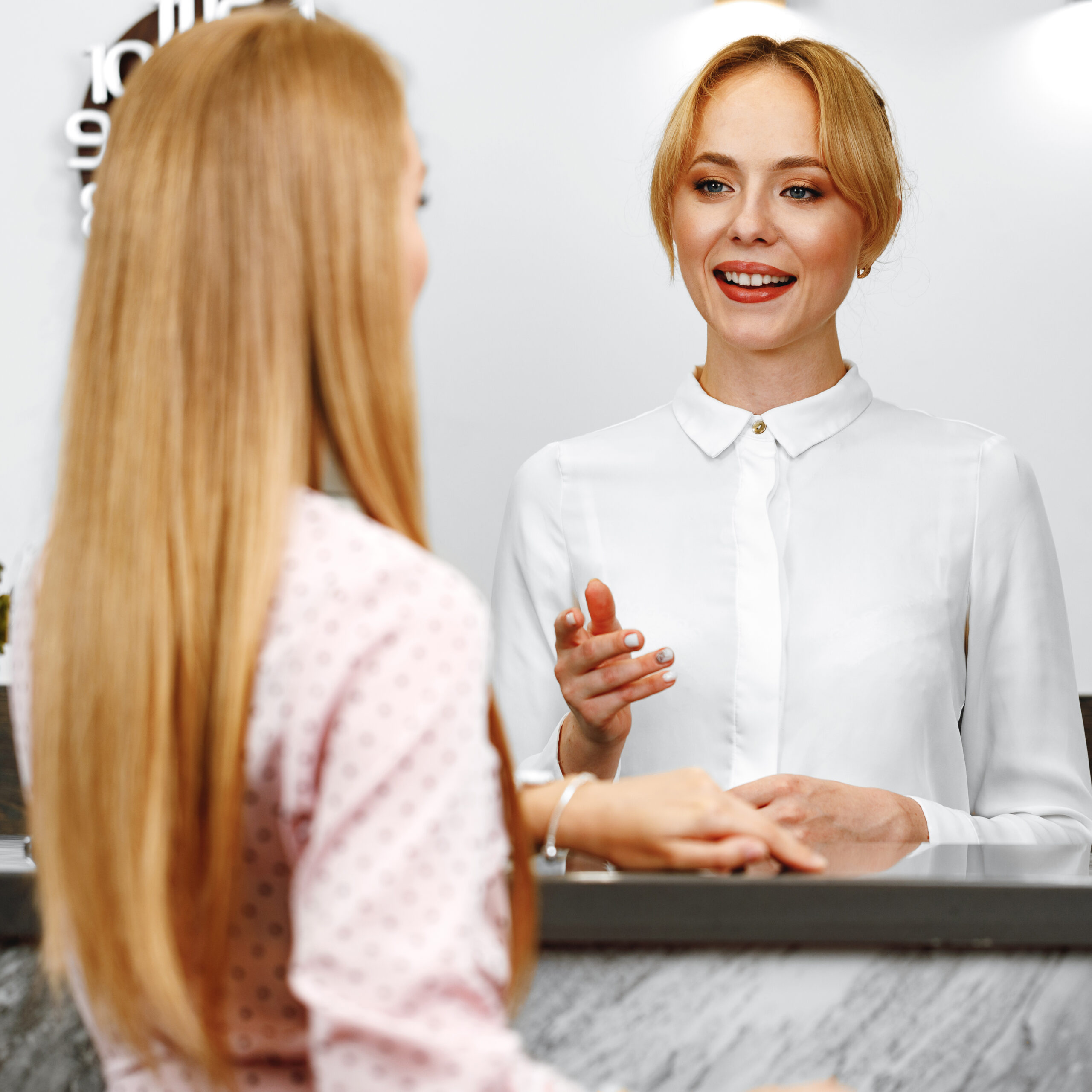 front office receptionist manager duties and responsibilities in a hotel